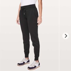Lululemon Warm Down Jogger II W5BSDS Mid-rise Sweatpants Women’s Size 4 XS Navy